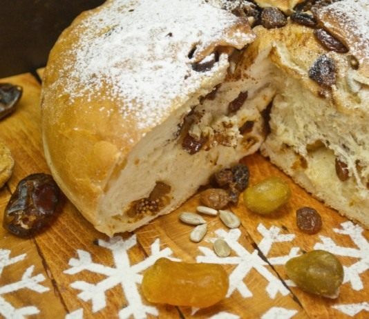 Сладкий хлеб на Рождество с кумкватом и инжиром