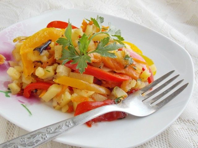 Жареная картошка с овощами Жареная картошка с овощами
