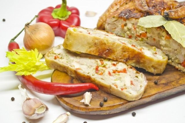 Фаршированная курица с овощами и панчеттой Фаршированная курица с овощами и панчеттой