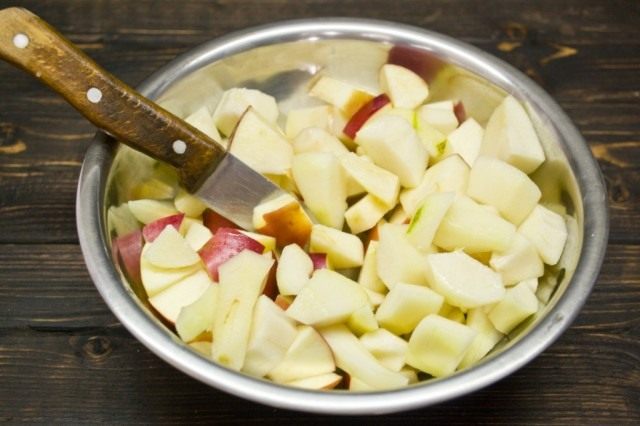 Нарезаем фрукты кубиками Нарезаем фрукты кубиками