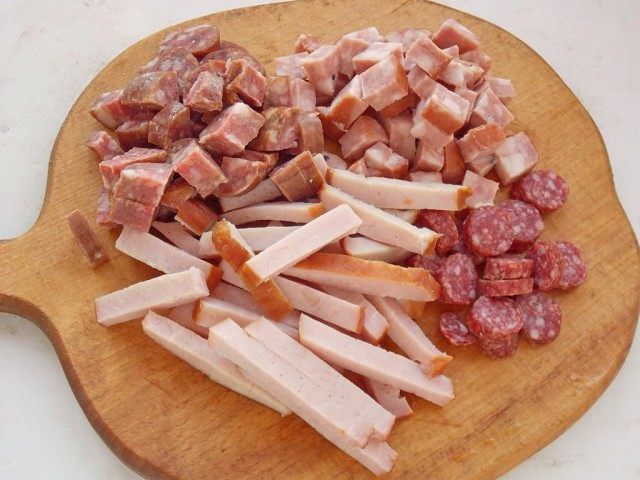 Нарезаем копчёности Нарезаем копчёности