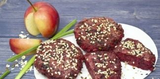 Котлеты из свёклы с яблоками и семенами льна
