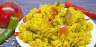 Вегетарианский рис карри с яблоками