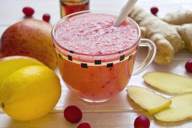 Витаминный коктейль – фруктовый смузи с клюквой Витаминный коктейль – фруктовый смузи с клюквой