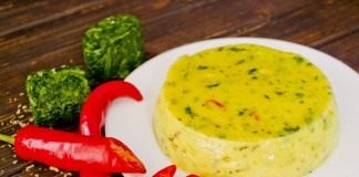 Домашний плавленый сыр с чили и шпинатом