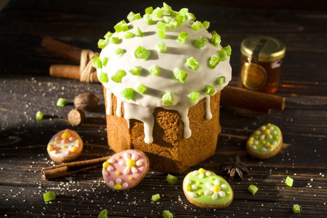Кулич пасхальный с мёдом и цукатами Кулич пасхальный с мёдом и цукатами