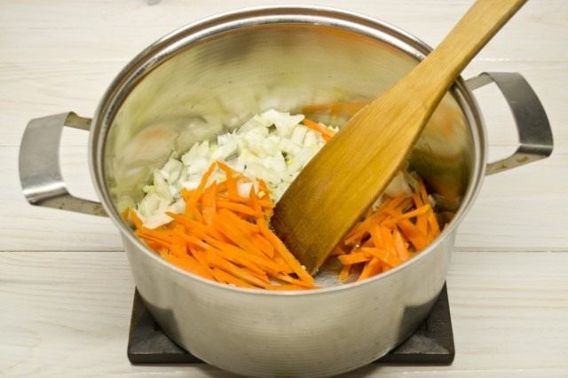 Рубим и нарезаем овощи Рубим и нарезаем овощи