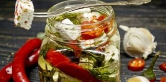 Маринованный сыр фета