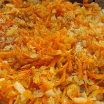 Обжаренная луково-морковная начинка для торта из печёночных блинов Обжаренная луково-морковная начинка для торта из печёночных блинов