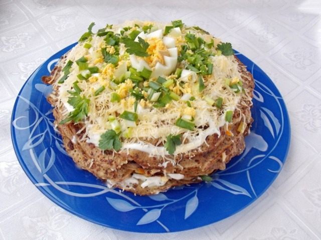 Блинный торт из печени с начинкой Блинный торт из печени с начинкой