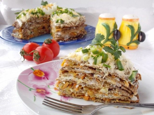 Блинный торт из печени с начинкой Блинный торт из печени с начинкой