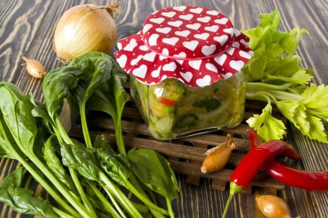 Зелёные щи на зиму – суповая заправка со шпинатом и сельдереем