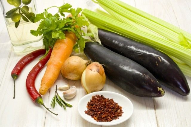 Ингредиенты для салата из баклажанов