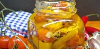 Конфи из жёлтого перца с помидорами черри