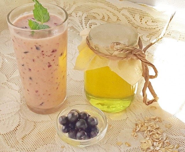Смузи из чёрной смородины с мёдом Смузи из чёрной смородины с мёдом