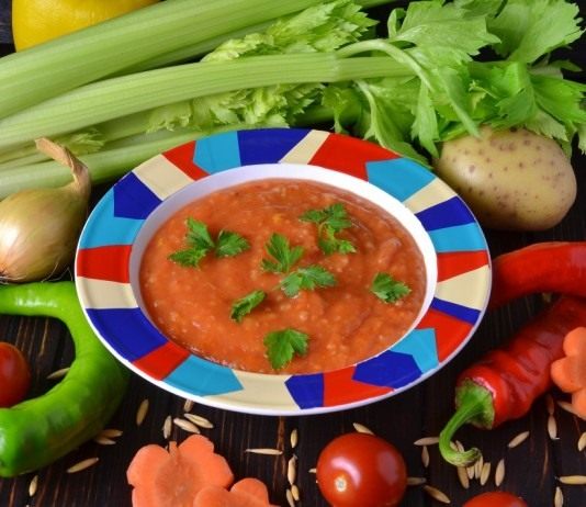 Овощной суп-пюре с овсяными отрубями на курином бульоне