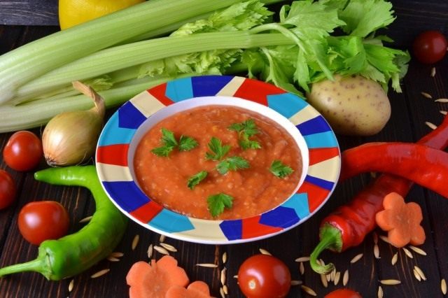 Овощной суп-пюре с овсяными отрубями на курином бульоне Овощной суп-пюре с овсяными отрубями на курином бульоне