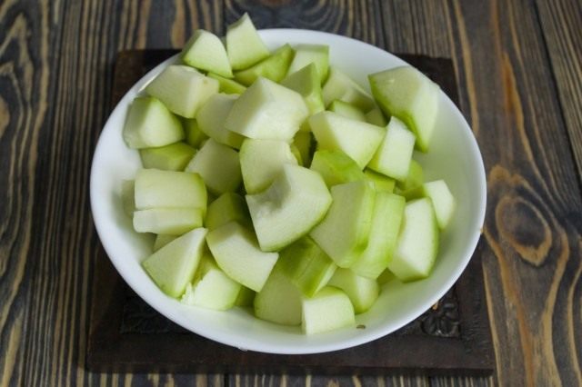 Нарезаем кабачки Нарезаем кабачки