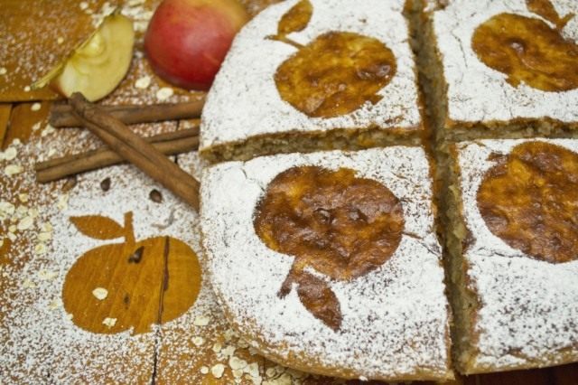 Творожная запеканка с яблоками и геркулесом Творожная запеканка с яблоками и геркулесом