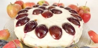 Бисквитный торт с осенними фруктами