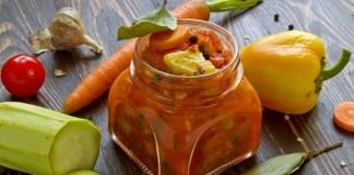 Кабачки с морковью, тушеные в овощном соусе, на зиму