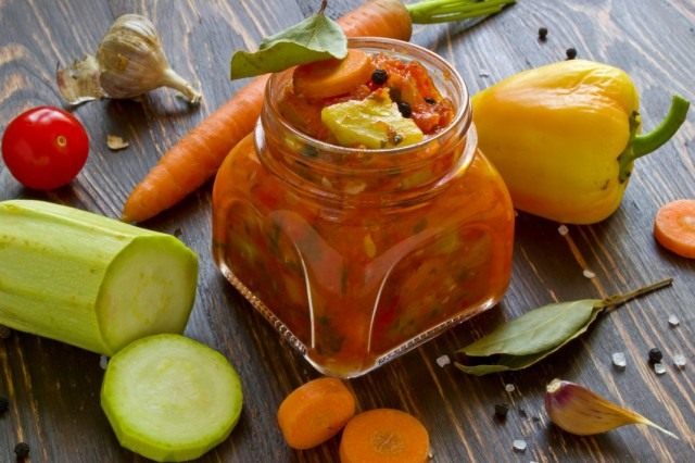 Кабачки с морковью, тушеные в овощном соусе, на зиму Кабачки с морковью, тушеные в овощном соусе, на зиму