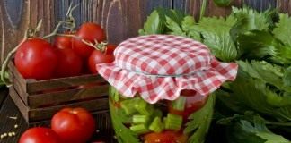 Маринованные помидоры с сельдереем и горчицей