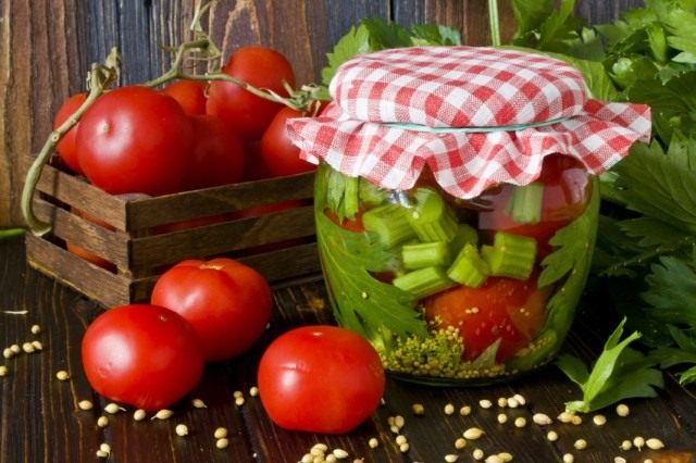 Маринованные помидоры с сельдереем и горчицей Маринованные помидоры с сельдереем и горчицей