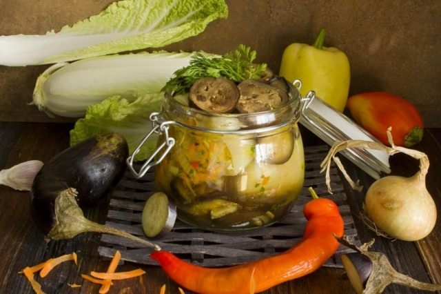 Овощное ассорти из фаршированного перца с баклажанами на зиму Овощное ассорти из фаршированного перца с баклажанами на зиму