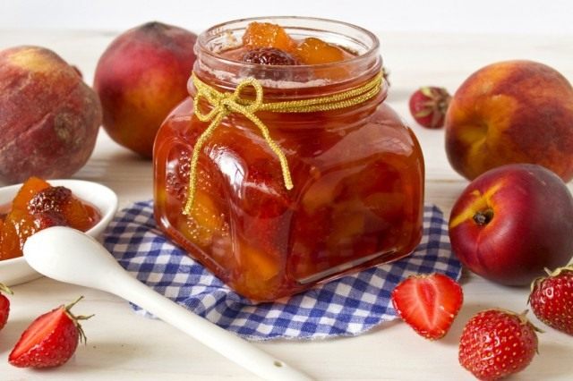 Ягодно-фруктовый джем – ассорти из персиков, клубники и нектаринов Ягодно-фруктовый джем – ассорти из персиков, клубники и нектаринов