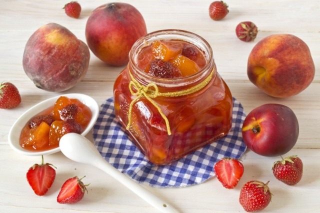 Ягодно-фруктовый джем – ассорти из персиков, клубники и нектаринов Ягодно-фруктовый джем – ассорти из персиков, клубники и нектаринов
