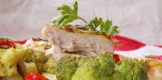 Куриные грудки, запечённые с овощами