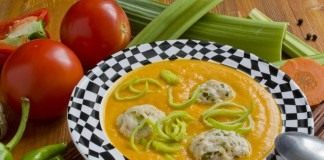Овощной суп-пюре с фрикадельками из курицы