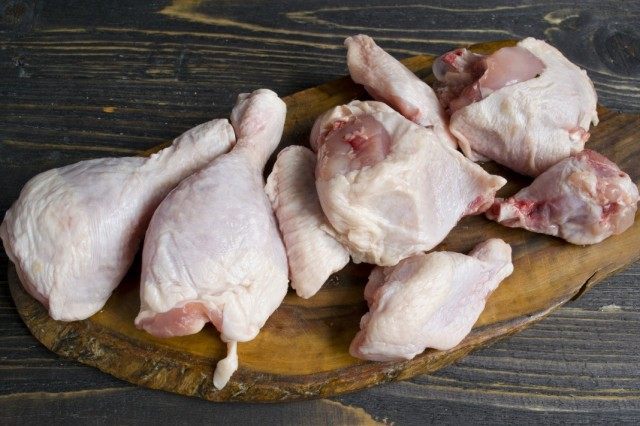 Разбираем курицу на порции Разбираем курицу на порции
