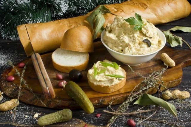 Паштет из курицы с корнишонами, арахисом и маслинами Паштет из курицы с корнишонами, арахисом и маслинами