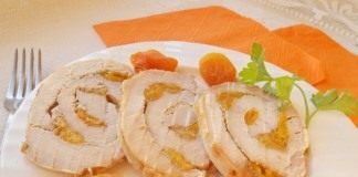Мясной рулет из свинины с курагой