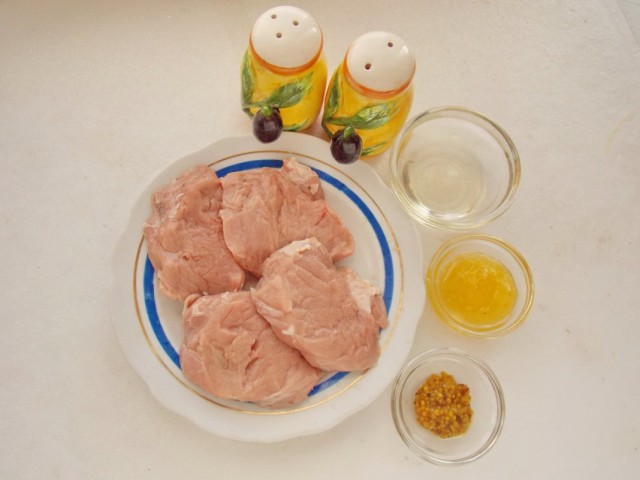 Ингредиенты для приготовления медальонов из свинины с медово-горчичным соусом
