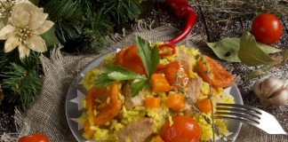 Плов из свинины с курагой и помидорами черри