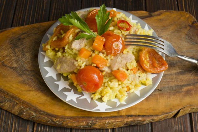 Плов из свинины с курагой и помидорами черри Плов из свинины с курагой и помидорами черри