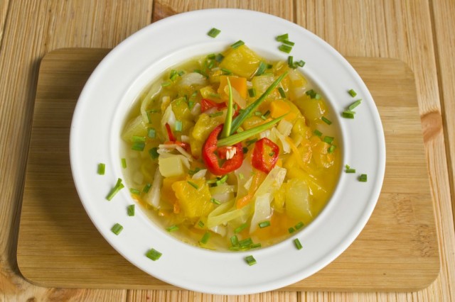 Лёгкий вегетарианский суп – постные щи из капусты с тыквой