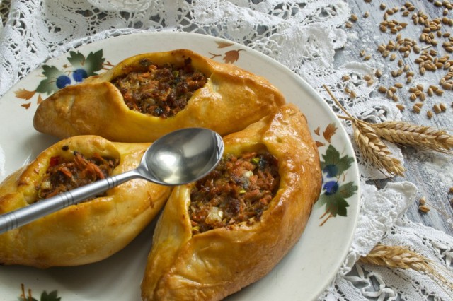 Расстегаи с мясом Расстегаи с мясом