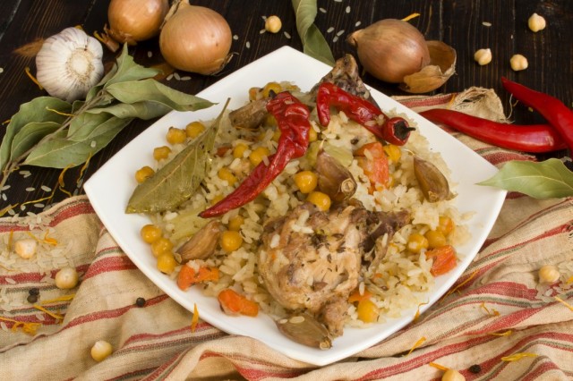 Плов с курицей и нутом Плов с курицей и нутом