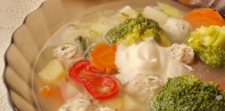 Суп с брокколи и фрикадельками