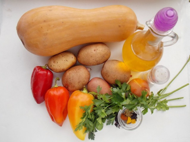 Ингредиенты для запекания картошки с тыквой и овощами