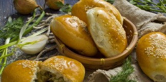 Пирожки с рисом и яйцом в духовке