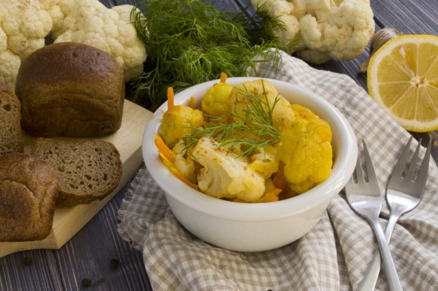 Цветная капуста тушеная с куркумой