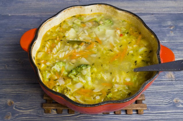 Варим суп до готовности овощей