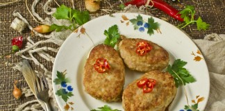 Сочные свиные котлеты с картофелем