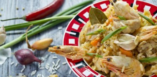 Плов с курицей и креветками