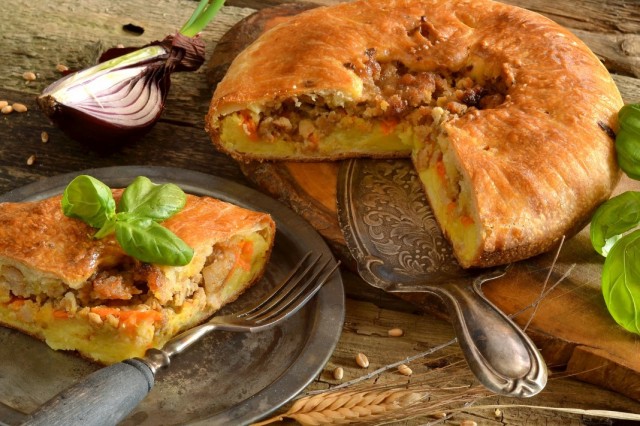 Английский пирог с картошкой и мясом Английский пирог с картошкой и мясом